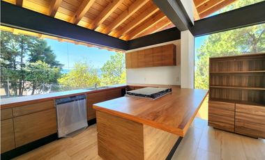 Moderna Casa en Renta con Vista al Lago en Valle de Bravo