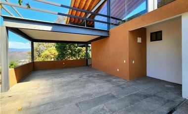 Moderna Casa en Renta con Vista al Lago en Valle de Bravo