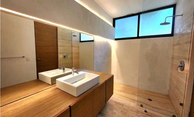 Moderna Casa en Renta con Vista al Lago en Valle de Bravo