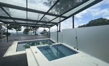 Casa en venta en condominio en Avandaro, Valle de Bravo