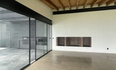 Casa en venta en condominio en Avandaro, Valle de Bravo