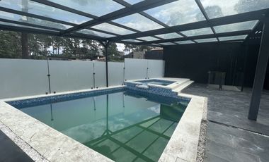 Casa en venta en condominio en Avandaro, Valle de Bravo