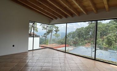 Casa en venta en condominio en Avandaro, Valle de Bravo