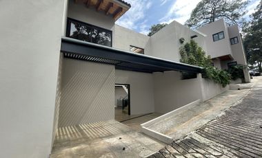 Casa en venta en condominio en Avandaro, Valle de Bravo
