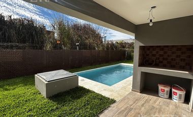 Venta Departamento 3 ambientes con cochera y jardín en Nuevo Quilmes Externo - Bernal