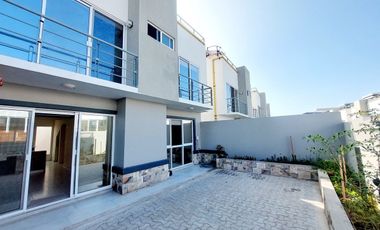 Moderna Casa en Fraccionamiento Privado en Rosarito con Vista al Mar