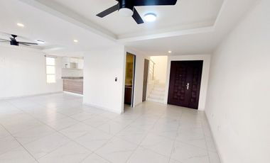 Moderna Casa en Fraccionamiento Privado en Rosarito con Vista al Mar