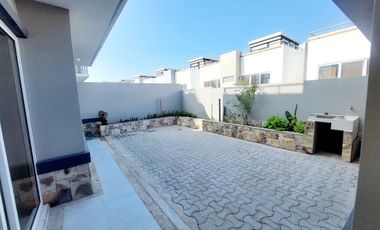 Moderna Casa en Fraccionamiento Privado en Rosarito con Vista al Mar