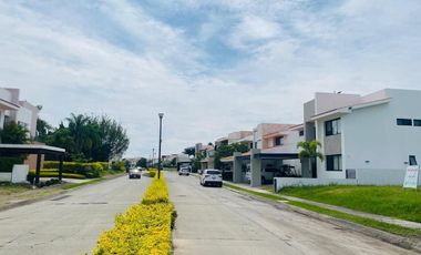 Terreno Urbano en Paraíso Country Club, Emiliano Zapata, Morelos CAEN-1075-Tu*