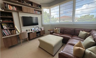 SEA CONFIABLE VENDE CASA EN THE GROVE SANTA MARIA