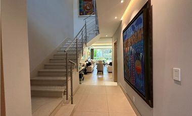 SEA CONFIABLE VENDE CASA EN THE GROVE SANTA MARIA