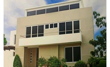 VENTA DE CASA CON  3 REC. PH VILLA SUR