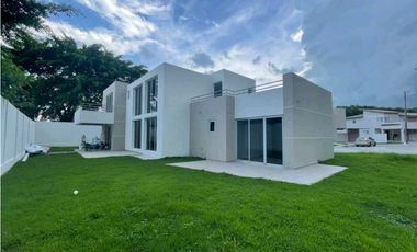 VENTA DE CASA CON  3 REC. PH VILLA SUR