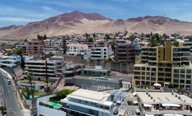 Exclusiva casa mediterránea, con piscina y vista panorámica a la costa, arquitecto Marcelo Rossi