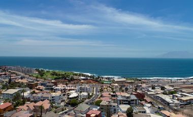 Exclusiva casa mediterránea, con piscina y vista panorámica a la costa, arquitecto Marcelo Rossi