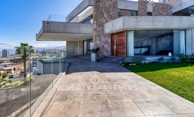 Exclusiva casa mediterránea, con piscina y vista panorámica a la costa, arquitecto Marcelo Rossi