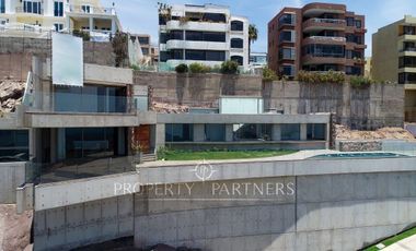Exclusiva casa mediterránea, con piscina y vista panorámica a la costa, arquitecto Marcelo Rossi
