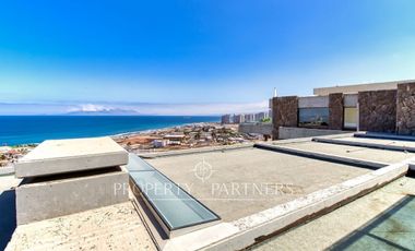 Exclusiva casa mediterránea, con piscina y vista panorámica a la costa, arquitecto Marcelo Rossi