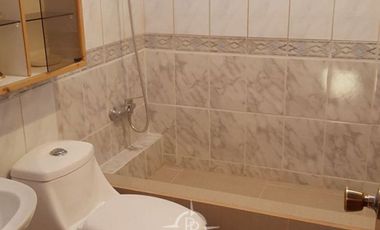 Casa amoblada de 6 Dormitorios en Villa Los Algarrobos