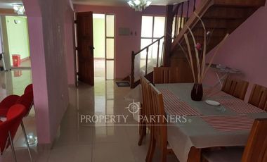 Casa amoblada de 6 Dormitorios en Villa Los Algarrobos