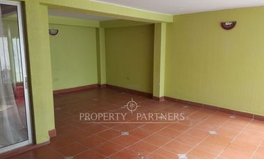 Casa amoblada de 6 Dormitorios en Villa Los Algarrobos