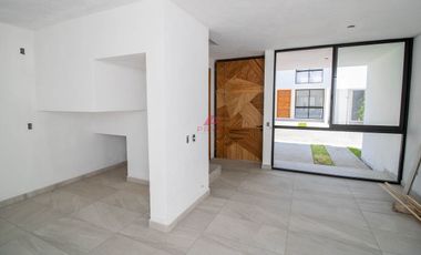 Casa en venta por Mariano Otero, Zapopan Jalisco.