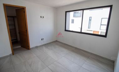 Casa en venta por Mariano Otero, Zapopan Jalisco.