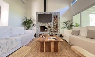 Casa en Venta - Barrio Marítimo IV Lote 37 - Costa Esmeralda - Playa - Dos plantas