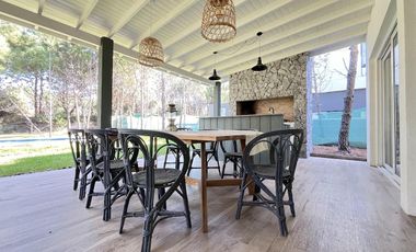 Casa en Venta - Barrio Marítimo IV Lote 37 - Costa Esmeralda - Playa - Dos plantas