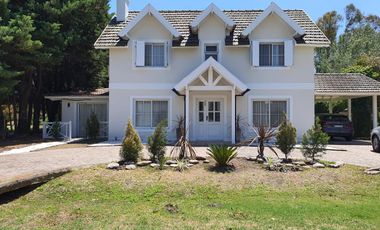 Casa en alquiler de temporada en  Echeverria Del Lago