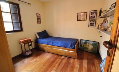 Morón 3918: casa lote propio de 7amb.   2 patios   terraza