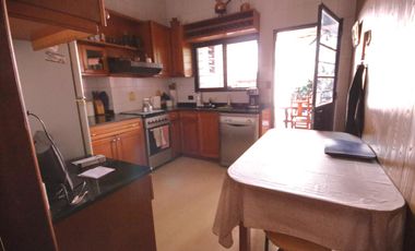 Morón 3918: casa lote propio de 7amb.   2 patios   terraza