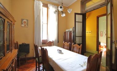 Morón 3918: casa lote propio de 7amb.   2 patios   terraza
