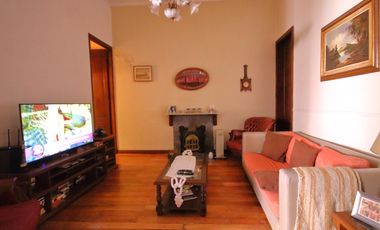 Morón 3918: casa lote propio de 7amb.   2 patios   terraza