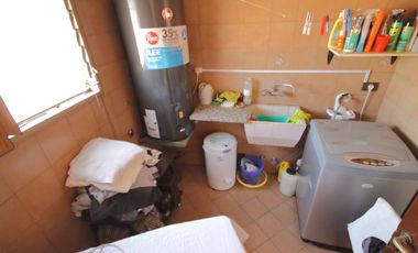 Morón 3918: casa lote propio de 7amb.   2 patios   terraza