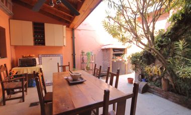 Morón 3918: casa lote propio de 7amb.   2 patios   terraza