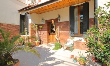 Morón 3918: casa lote propio de 7amb.   2 patios   terraza