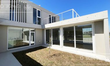 Casa en venta 4 ambientes  Greenville Polo Hudson
