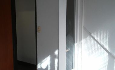 Alquiler de oficina de 50 m2 en Montserrat