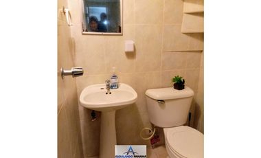 Alquilo preciosa casa amueblada en San Carlitos, con opcion a compra!