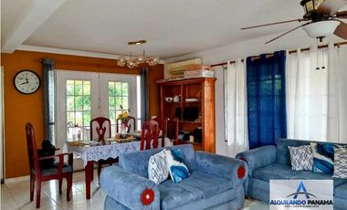Alquilo preciosa casa amueblada en San Carlitos, con opcion a compra!