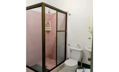 Alquilo preciosa casa amueblada en San Carlitos, con opcion a compra!