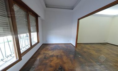 Excelente Inmueble de 3 plantas - Vta. Directa - Apto Crédito