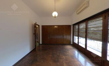 Excelente Inmueble de 3 plantas - Vta. Directa - Apto Crédito