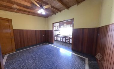 Excelente Inmueble de 3 plantas - Vta. Directa - Apto Crédito