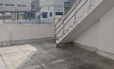 Excelente Inmueble de 3 plantas - Vta. Directa - Apto Crédito