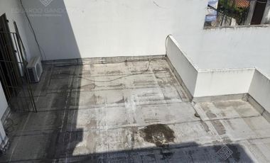 Excelente Inmueble de 3 plantas - Vta. Directa - Apto Crédito