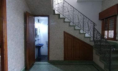 Excelente Inmueble de 3 plantas - Vta. Directa - Apto Crédito