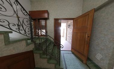Excelente Inmueble de 3 plantas - Vta. Directa - Apto Crédito
