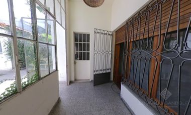 Excelente Inmueble de 3 plantas - Vta. Directa - Apto Crédito